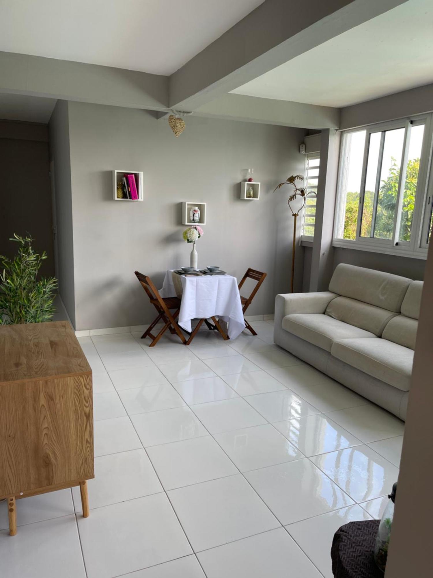 Appartement Lalau Avec Vue Sur La Mer Et Piscine Schoelcher Ruang foto